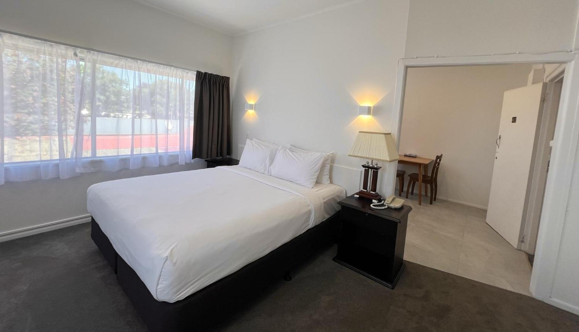 Alpers Lodge & Conference Centre Оукланд Екстериор снимка